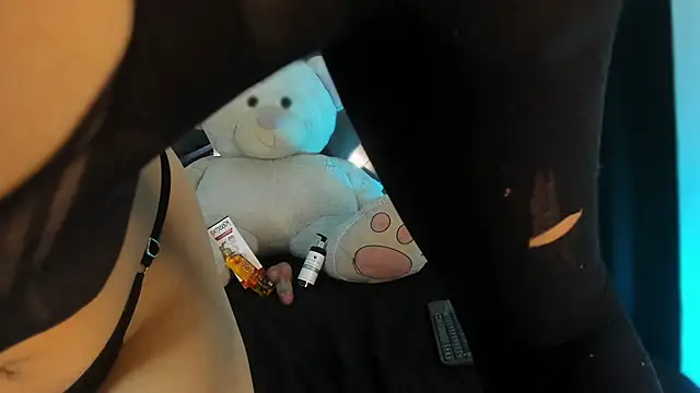 Venus in earth online show from February 24, 2026, 7:34 pm