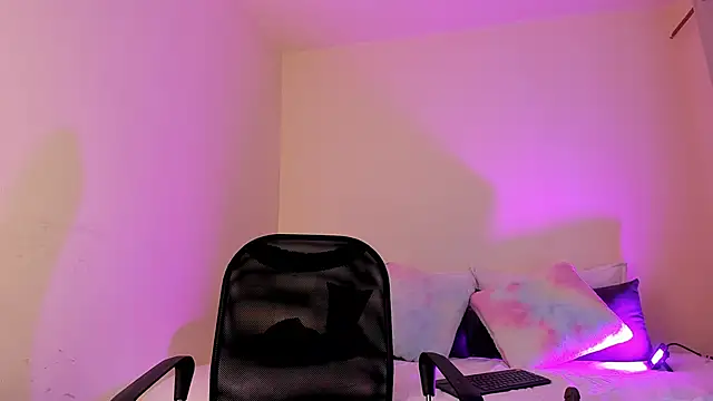 MIAA ROBERTSS online show from April 17, 2026, 6:05 am