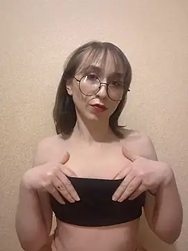 Snapshot of Ella17582 chatting on February 27, 2026, 9:26 pm Ella17582 online show from February 27, 2026, 9:26 pm