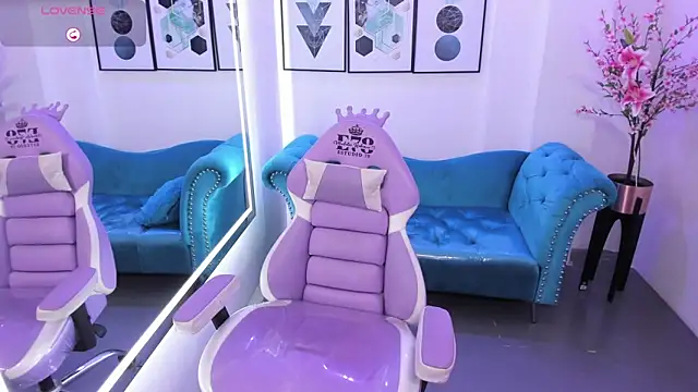 Chloe meoww online show from April 15, 2026, 7:21 pm