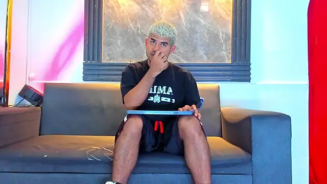 Snapshot of Latins_on_fire chatting on March 2, 2026, 7:10 pm Latins on fire online show from March 2, 2026, 7:10 pm