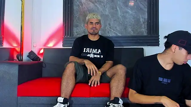 Snapshot of Latins_on_fire chatting on March 4, 2026, 7:53 pm Latins on fire online show from March 4, 2026, 7:53 pm