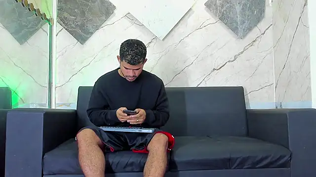 Snapshot of Latins_on_fire chatting on April 9, 2026, 11:26 am Latins on fire online show from April 9, 2026, 11:26 am