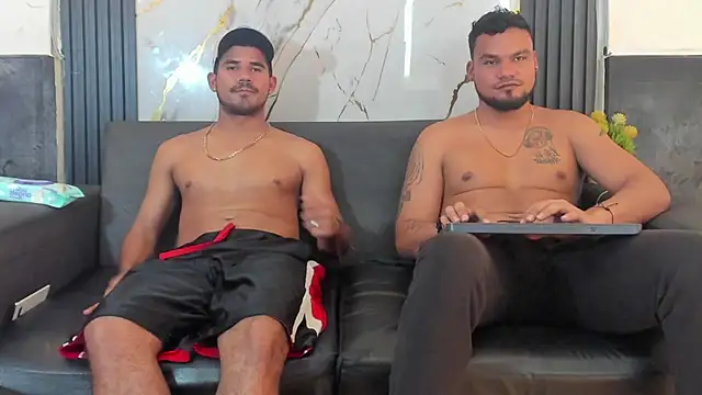 Snapshot of Latins_on_fire chatting on April 12, 2026, 11:43 pm Latins on fire online show from April 12, 2026, 11:43 pm