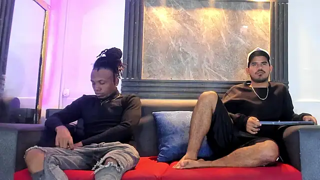 Snapshot of Latins_on_fire chatting on April 14, 2026, 12:00 pm Latins on fire online show from April 14, 2026, 12:00 pm