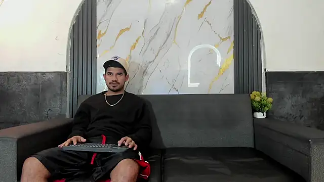 Snapshot of Latins_on_fire chatting on April 16, 2026, 11:22 am Latins on fire online show from April 16, 2026, 11:22 am