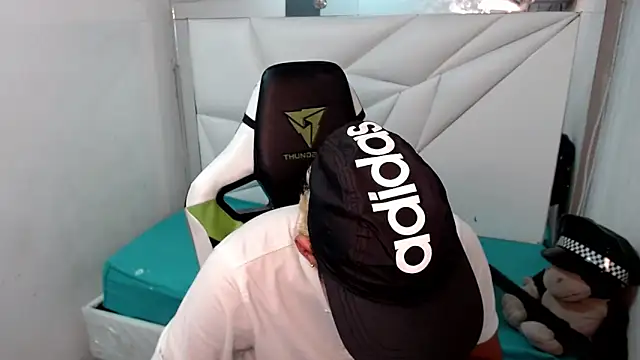 Snapshot of Street_poemm_ chatting on March 1, 2026, 4:25 am Street poemm online show from March 1, 2026, 4:25 am