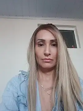 anajulia10 online show from July 8, 2026, 8:02 pm