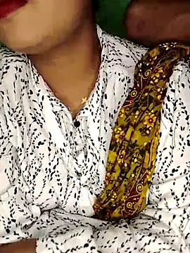 Snapshot of CollegeGrill chatting on February 21, 2026, 1:01 pm CollegeGrill online show from February 21, 2026, 1:01 pm