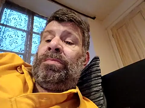 stud2512 online show from April 14, 2026, 6:36 pm