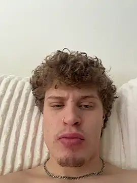 Snapshot of PAPITRVN chatting on February 23, 2026, 7:44 pm PAPITRVN online show from February 23, 2026, 7:44 pm