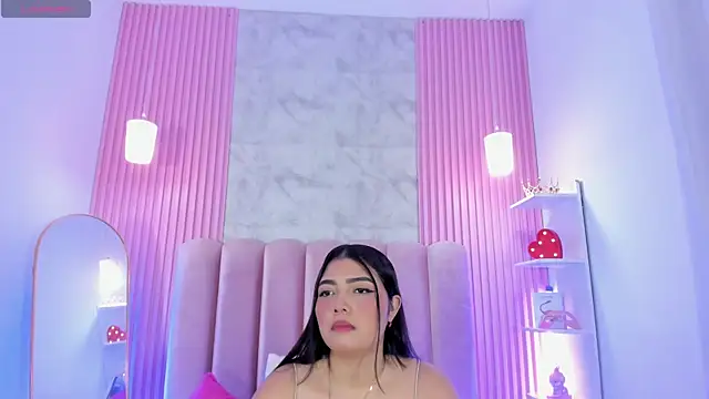 Snapshot of ArianaRougee chatting on June 12, 2026, 4:22 am ArianaRougee online show from June 12, 2026, 4:22 am