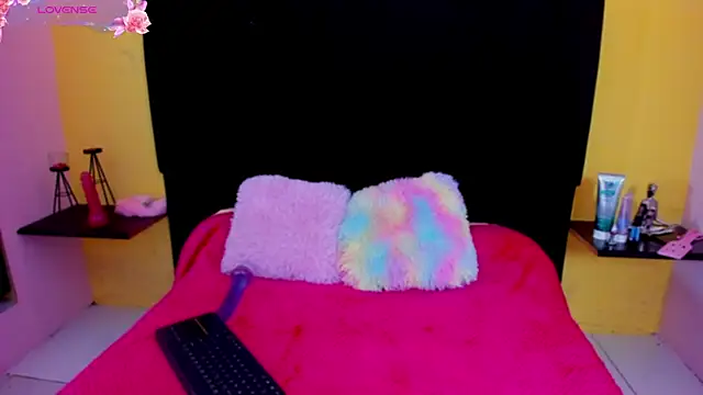 AndreaSilva  online show from April 14, 2026, 7:20 pm