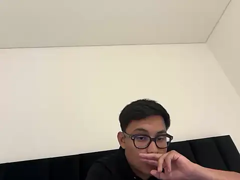 Snapshot of enzo_13 chatting on February 22, 2026, 9:57 pm enzo 13 online show from February 22, 2026, 9:57 pm