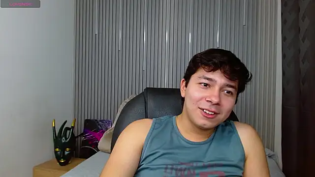 Julian Smith21 online show from May 6, 2026, 1:36 am