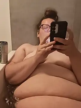 TwilledOverbite online show from July 20, 2026, 5:48 pm