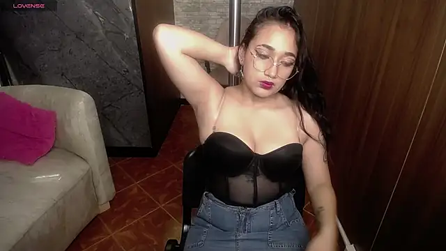 Aura cute  online show from March 5, 2026, 3:46 am