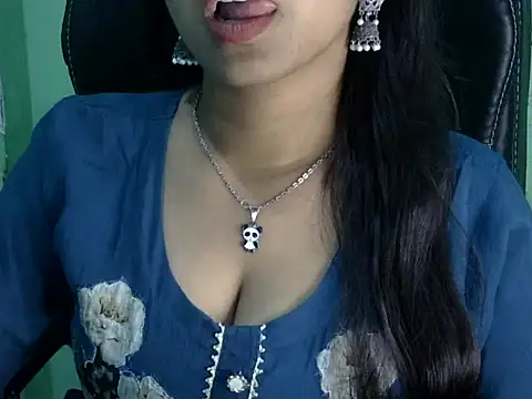 cute momo love online show from March 31, 2026, 5:30 am