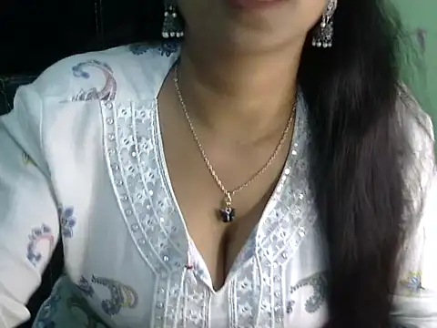 Snapshot of cute_momo_love chatting on April 19, 2026, 5:40 am cute momo love online show from April 19, 2026, 5:40 am