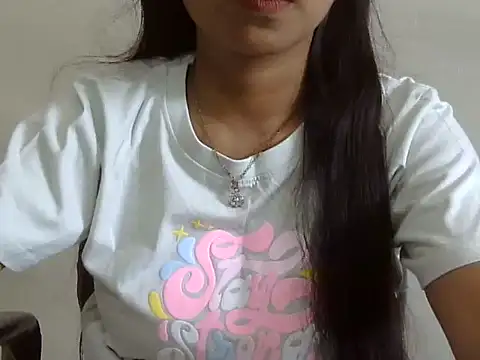 Snapshot of cute_momo_love chatting on May 24, 2026, 5:12 am cute momo love online show from May 24, 2026, 5:12 am