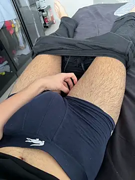 Snapshot of Vireontr1 chatting on February 24, 2026, 9:40 am Vireontr1 online show from February 24, 2026, 9:40 am