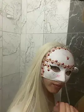 Lovleymili online show from May 6, 2026, 1:03 am