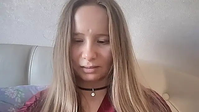 cutefoxieee online show from March 14, 2026, 1:49 pm