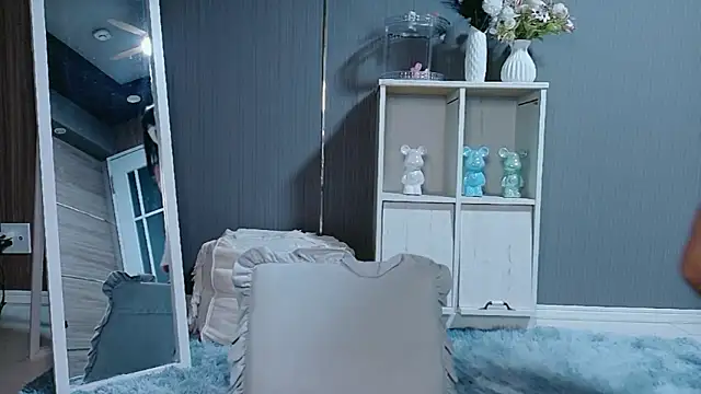 Remi-chan online show from March 17, 2026, 5:44 am