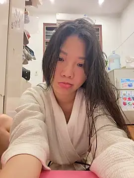 Snapshot of Miumieu2 chatting on February 24, 2026, 2:04 pm Miumieu2 online show from February 24, 2026, 2:04 pm