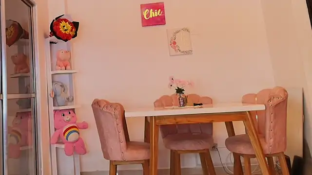 CamilaVelour online show from April 17, 2026, 4:59 am