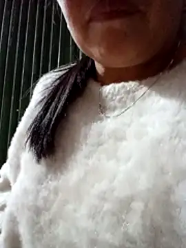 heesuu11 online show from April 2, 2026, 10:57 am