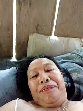 heesuu11 online show from April 6, 2026, 4:57 am