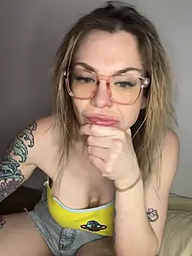 LaurenRae x online show from April 18, 2026, 3:10 am