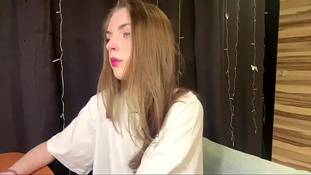 Snapshot of PollyDream chatting on February 26, 2026, 4:28 pm PollyDream online show from February 26, 2026, 4:28 pm