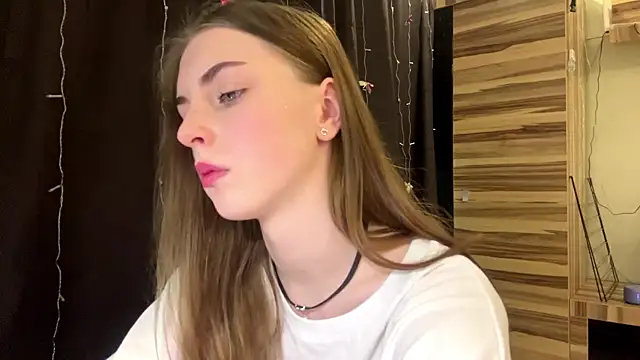 Snapshot of PollyDream chatting on March 2, 2026, 8:21 am PollyDream online show from March 2, 2026, 8:21 am