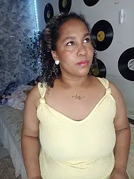 medusafox  online show from May 16, 2026, 5:04 am