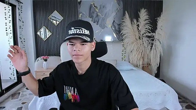 DylanRoyce  online show from March 10, 2026, 12:21 pm