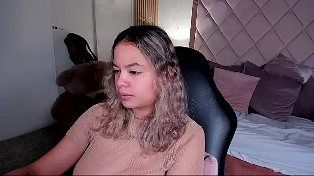 dulce lyraa1 online show from July 22, 2026, 6:16 am