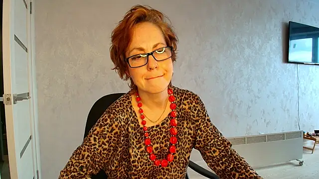 Snapshot of LioraWeiss chatting on April 21, 2026, 11:49 am LioraWeiss online show from April 21, 2026, 11:49 am