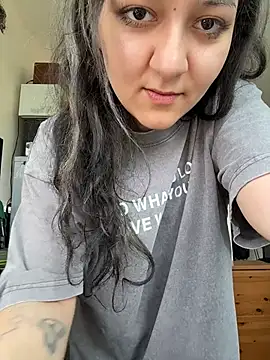 sweetllulus online show from April 14, 2026, 8:09 am