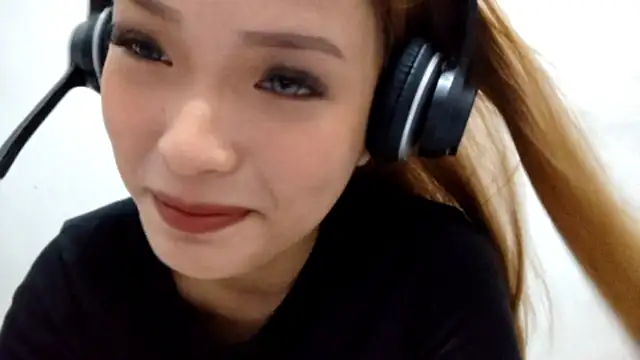 EllieCoconut001 online show from April 15, 2026, 10:33 am