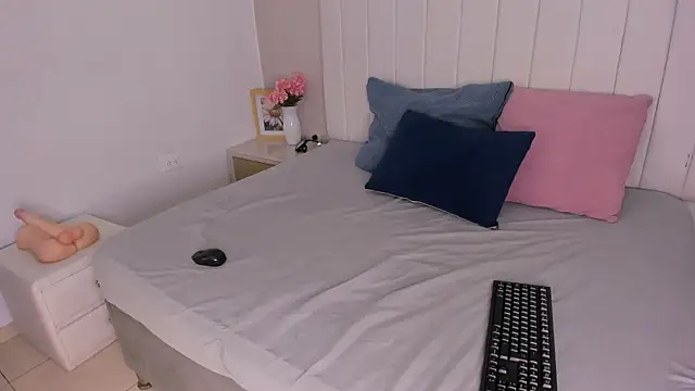 Snapshot of sophia_walkett_ chatting on June 27, 2026, 2:44 pm sophia walkett online show from June 27, 2026, 2:44 pm