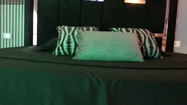 Dark Eros  online show from April 8, 2026, 3:39 am