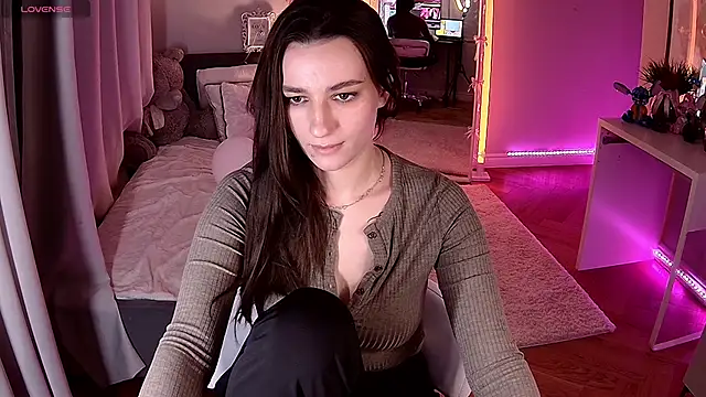 Snapshot of Vivian_Wee chatting on March 1, 2026, 9:50 pm Vivian Wee online show from March 1, 2026, 9:50 pm