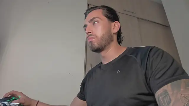 Axel  Blaze online show from April 14, 2026, 12:33 pm