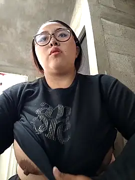 Aviiiiii18 online show from February 28, 2026, 9:05 pm