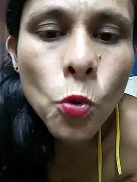 Snapshot of yuliitza4 chatting on May 15, 2026, 12:39 am yuliitza4 online show from May 15, 2026, 12:39 am