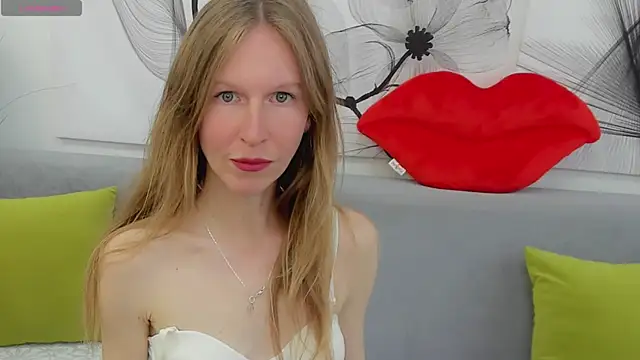 Snapshot of Mira_XOo chatting on May 1, 2026, 2:10 pm Mira XOo online show from May 1, 2026, 2:10 pm