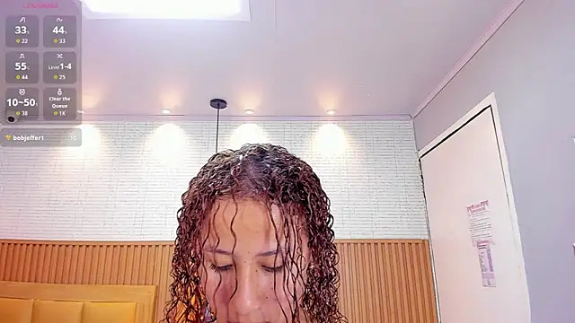 LESLYSIMPSON online show from May 23, 2026, 7:51 pm