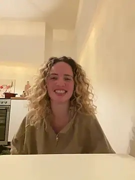 Snapshot of curlyirishgirl chatting on March 1, 2026, 4:03 am curlyirishgirl online show from March 1, 2026, 4:03 am